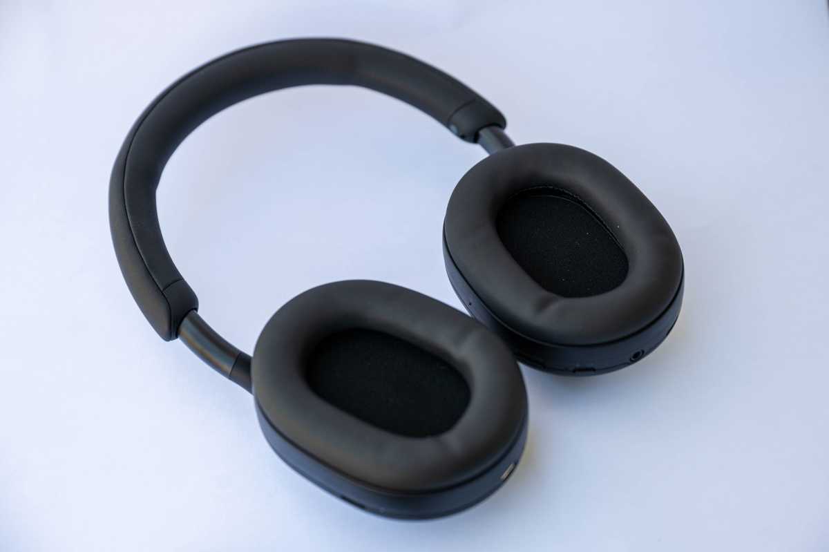 Sony WH-1000XM5 ear pad side